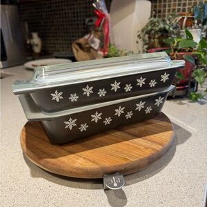 PYREX Black Snowflake Space Saver 575-B & 548-B. 2Quart & 1 and 1/4Quart